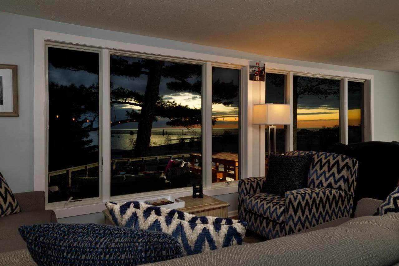 Looking Glass Beachfront Inn Grand Haven Exteriör bild