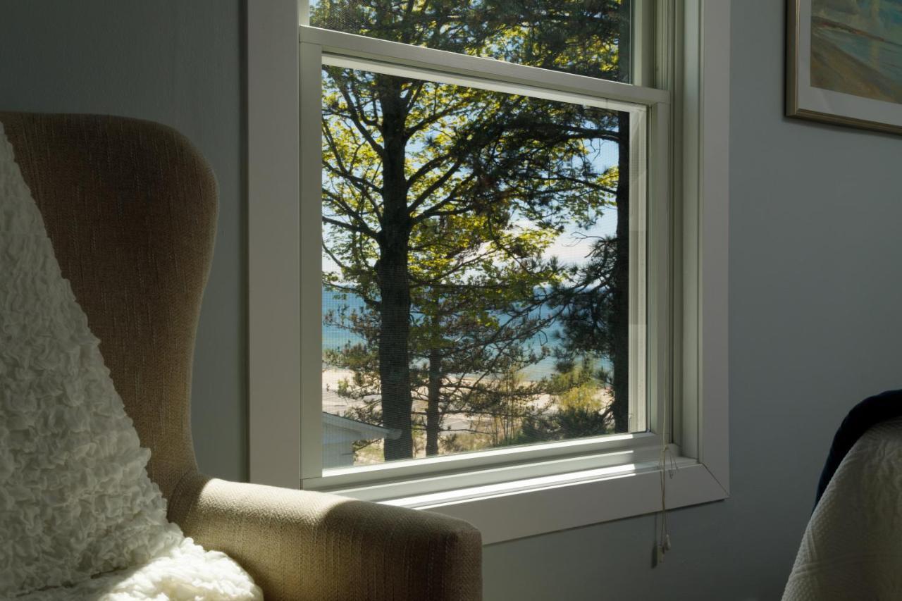 Looking Glass Beachfront Inn Grand Haven Exteriör bild