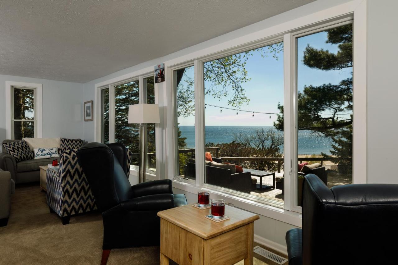 Looking Glass Beachfront Inn Grand Haven Exteriör bild